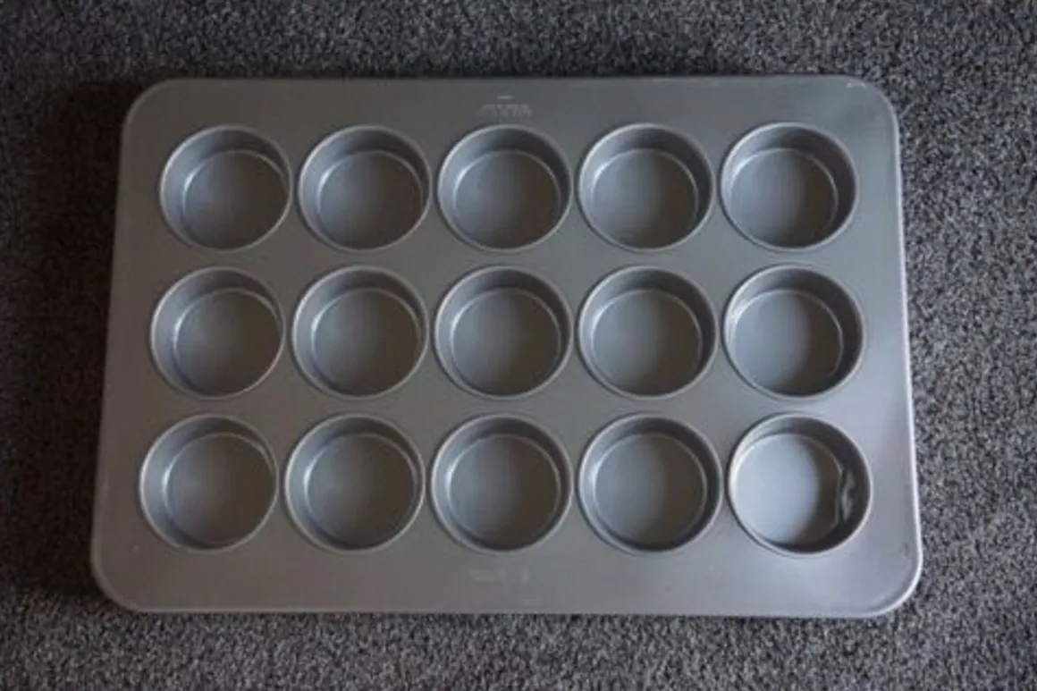moule_pour_minigteaux_de__0.webp Hot Moule pour mini-gâteaux de 18" x 26" à 3 rangées de 5 mini-gâteaux (10 oz - 4") Cuisson Et Pâtisserie