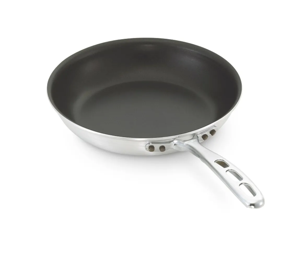pole__frire_antiadhsive_d_0-26.webp Clearance Poêle à frire antiadhésive de 10" Wear-Ever avec poignée chromée Batterie De Cuisine